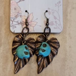 NWT Halloween Leaf and Skull Earrings 🎃